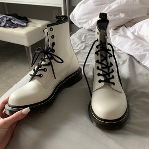 white size 9 women’s dr. martens